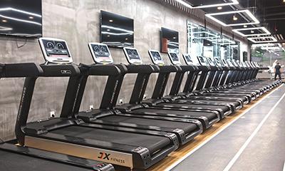 Фитнес-клубы и спортзалы